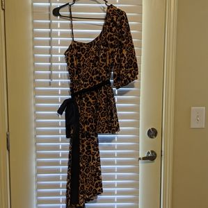 One shoulder cheetah print top